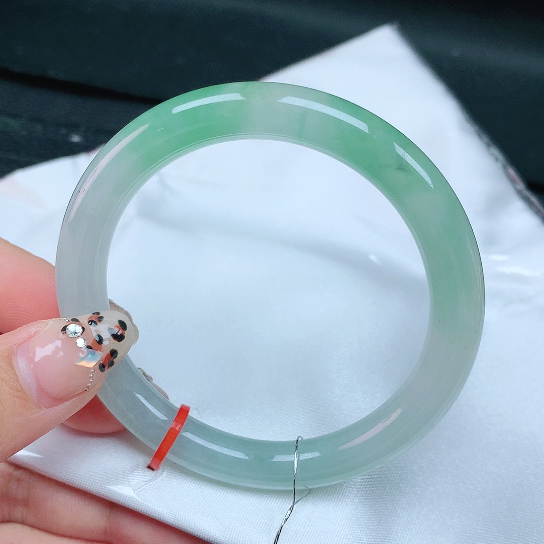 翡翠手镯未镶嵌53圈