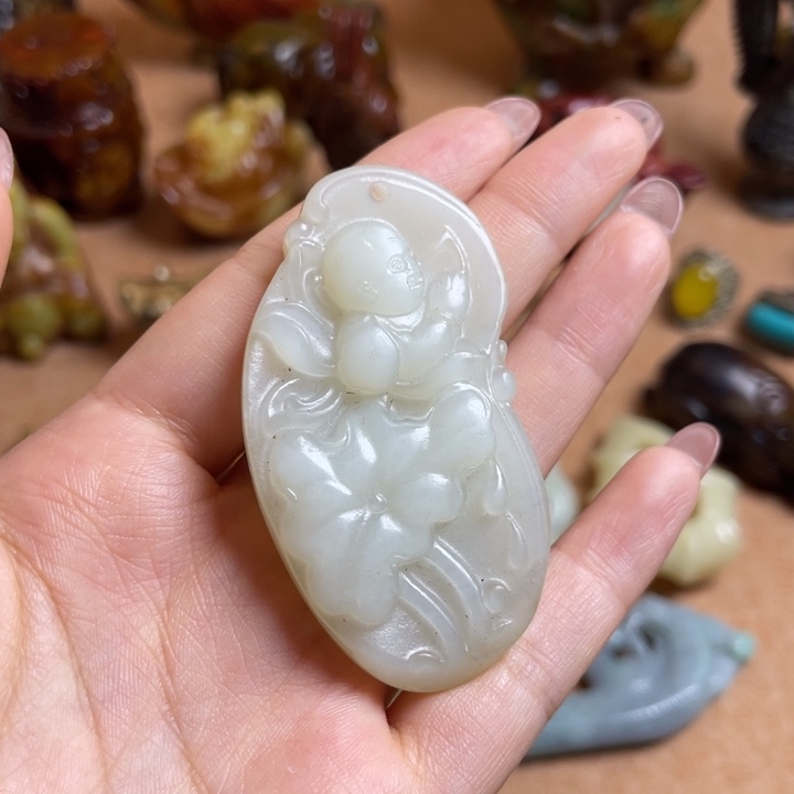 蛇纹石玉未镶嵌颈饰