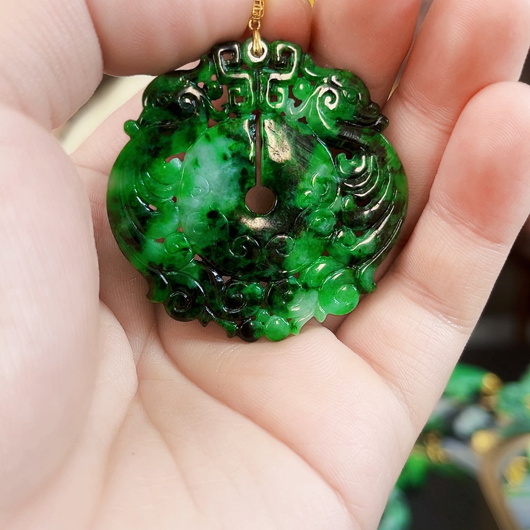 翡翠18K金镶嵌颈饰吊坠