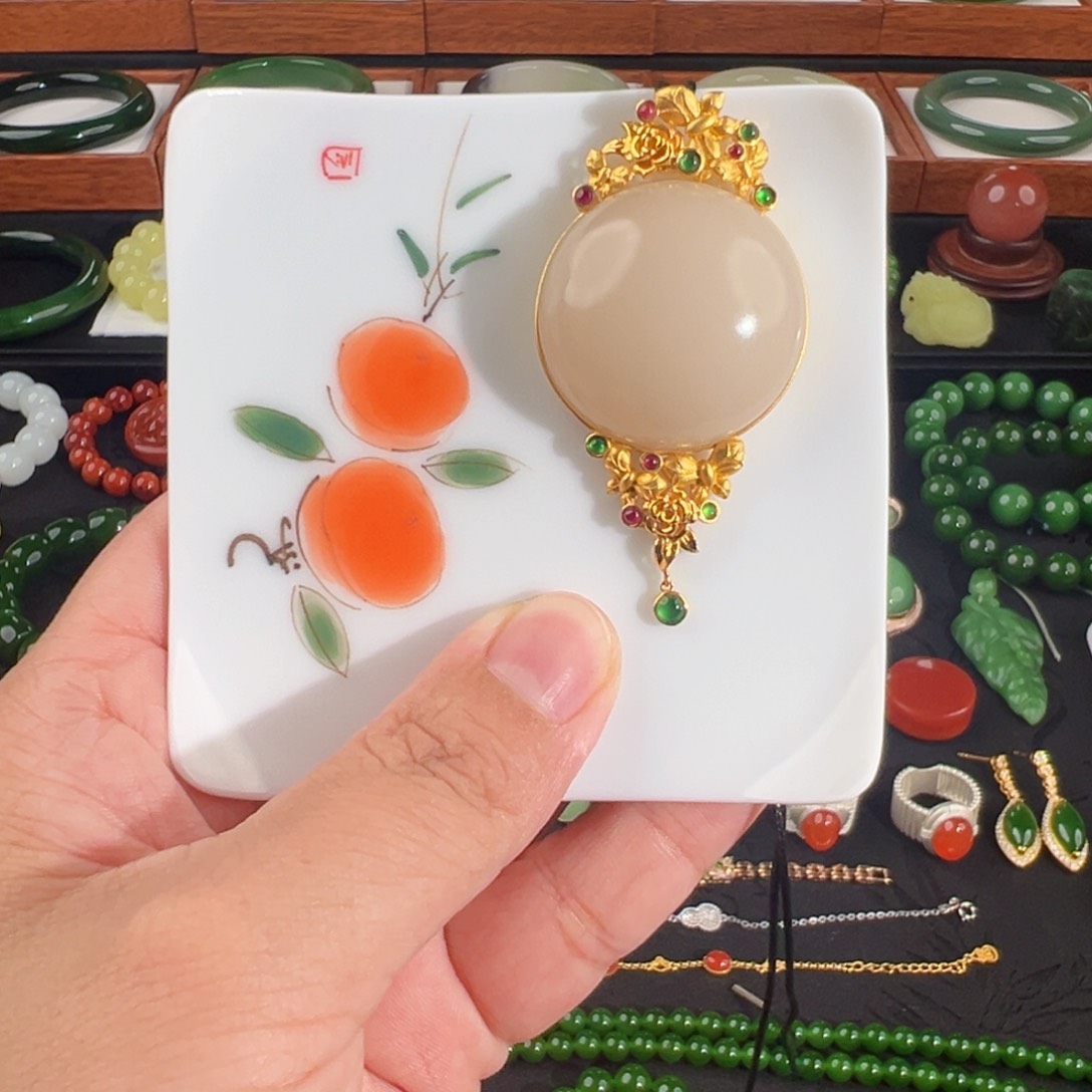 和田玉18K金镶嵌颈饰