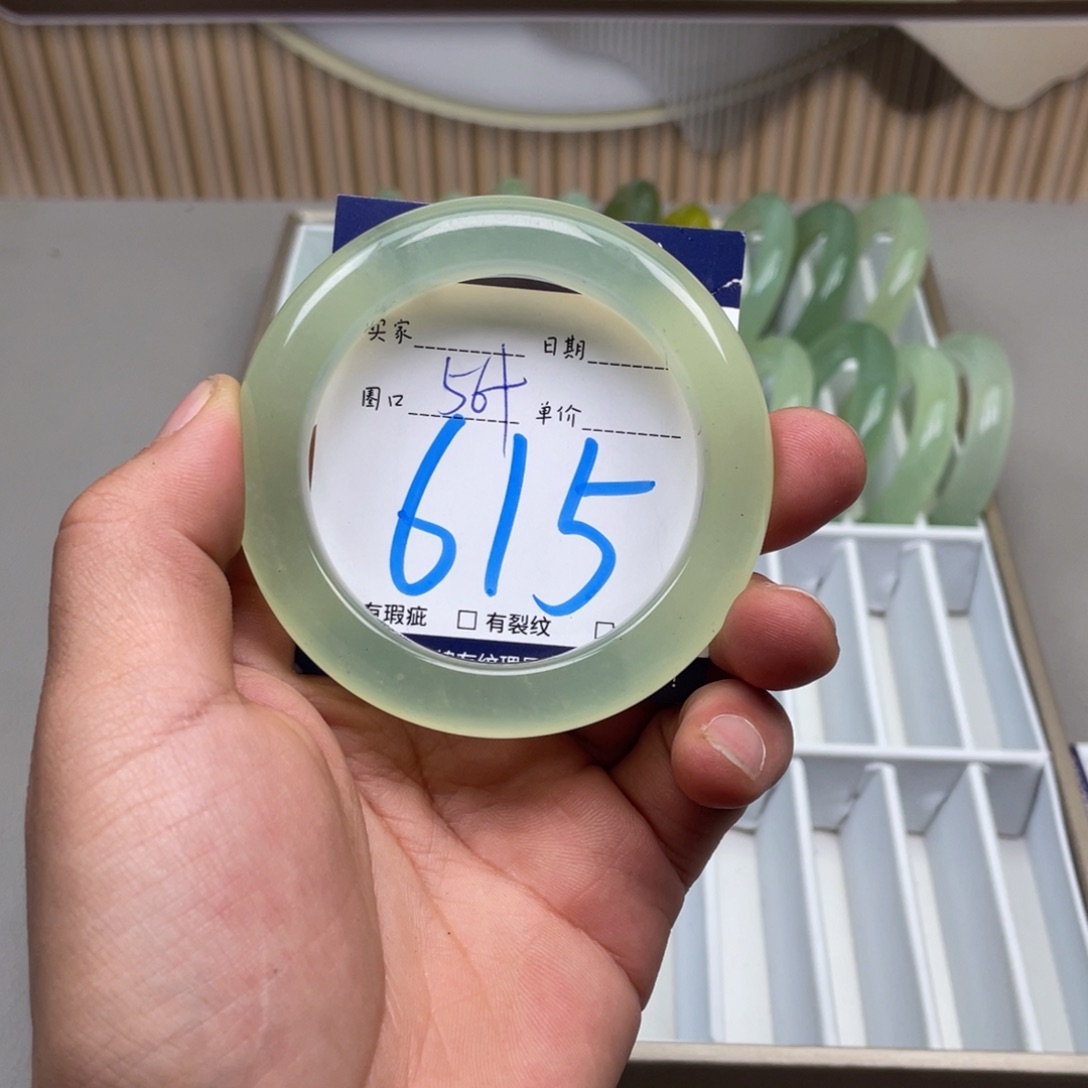 岫玉手镯手镯未镶嵌