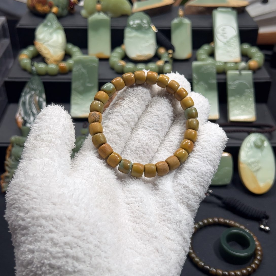 岫岩河磨玉（透闪石质玉）未镶嵌颈饰同*