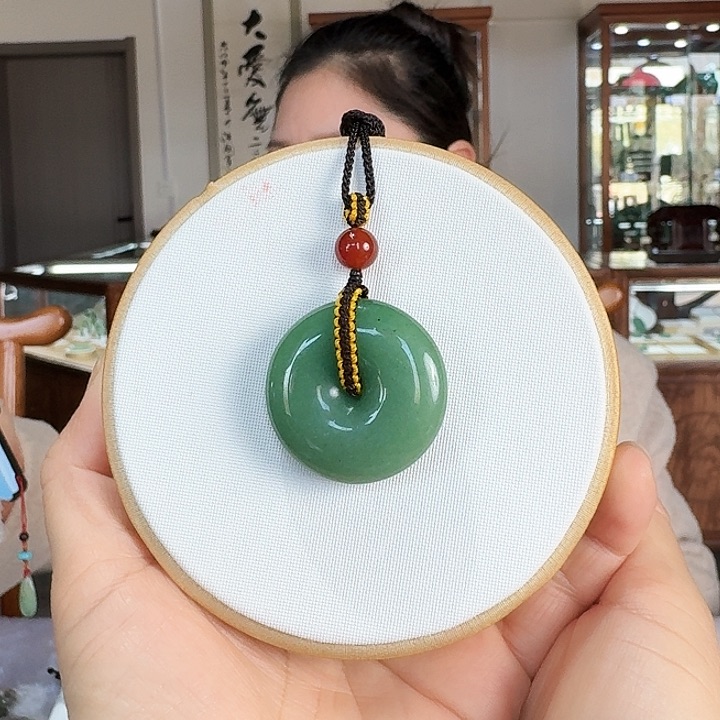 密玉（石英质玉）吊坠合金