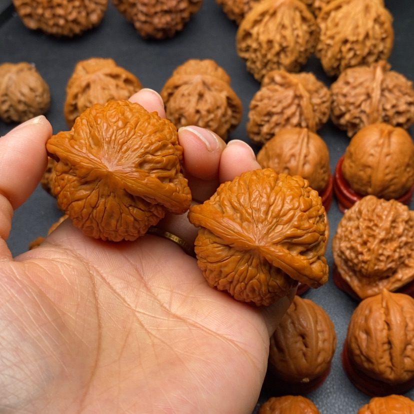 【闪购商品】文玩核桃把件44绣球