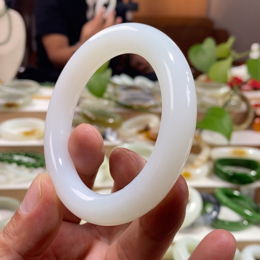 和田玉未镶嵌手镯