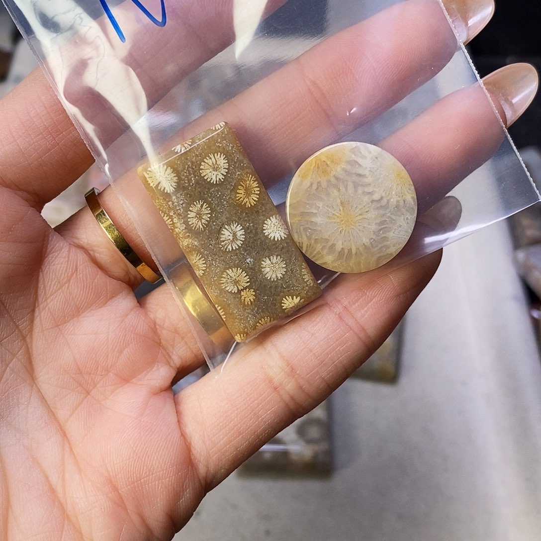 查罗石合金颈饰h**?