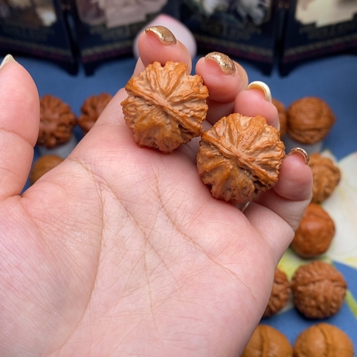 文玩核桃把件小赤龙