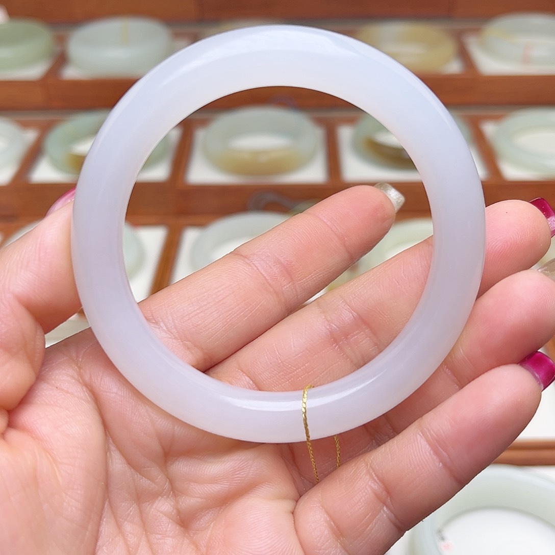 和田玉手镯未镶嵌56.6