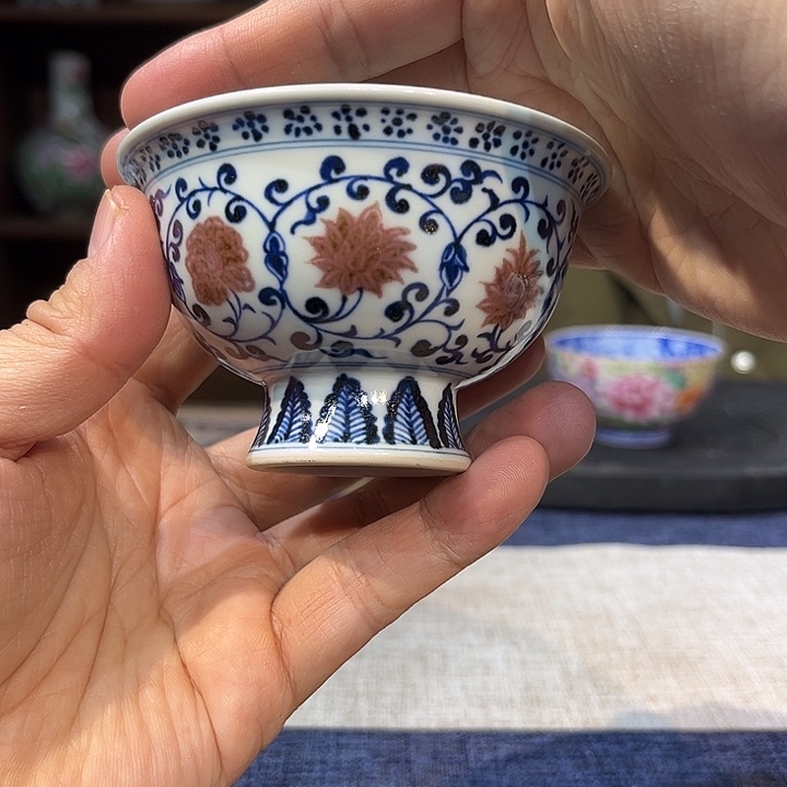 杯子瓷青花釉里红缠枝高足杯