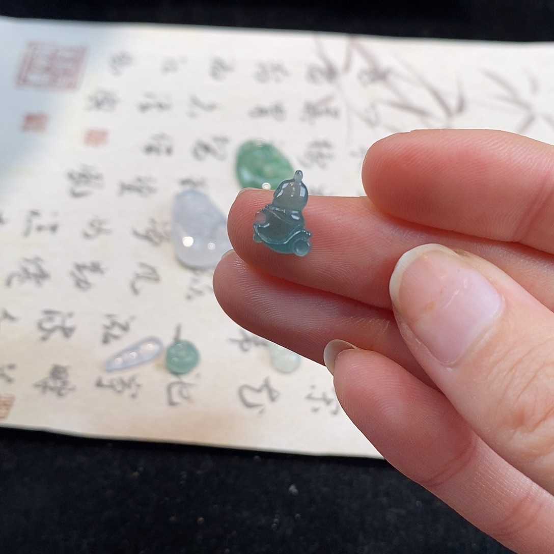 翡翠颈饰未镶嵌天然翡翠