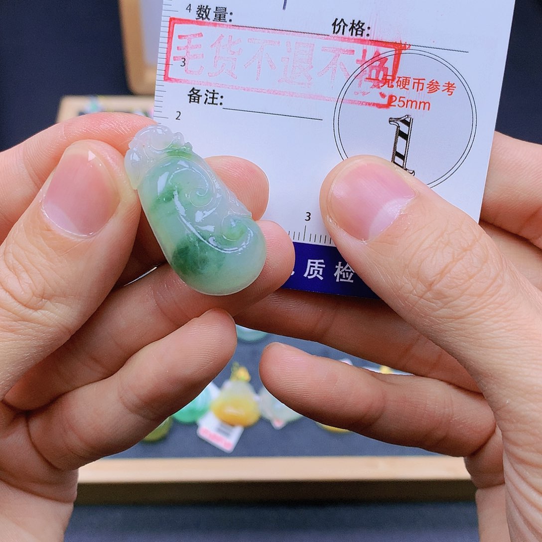 翡翠未镶嵌颈饰翡翠