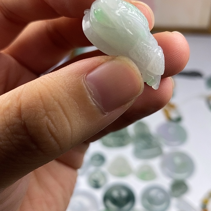 翡翠未镶嵌颈饰春带彩三角金蟾