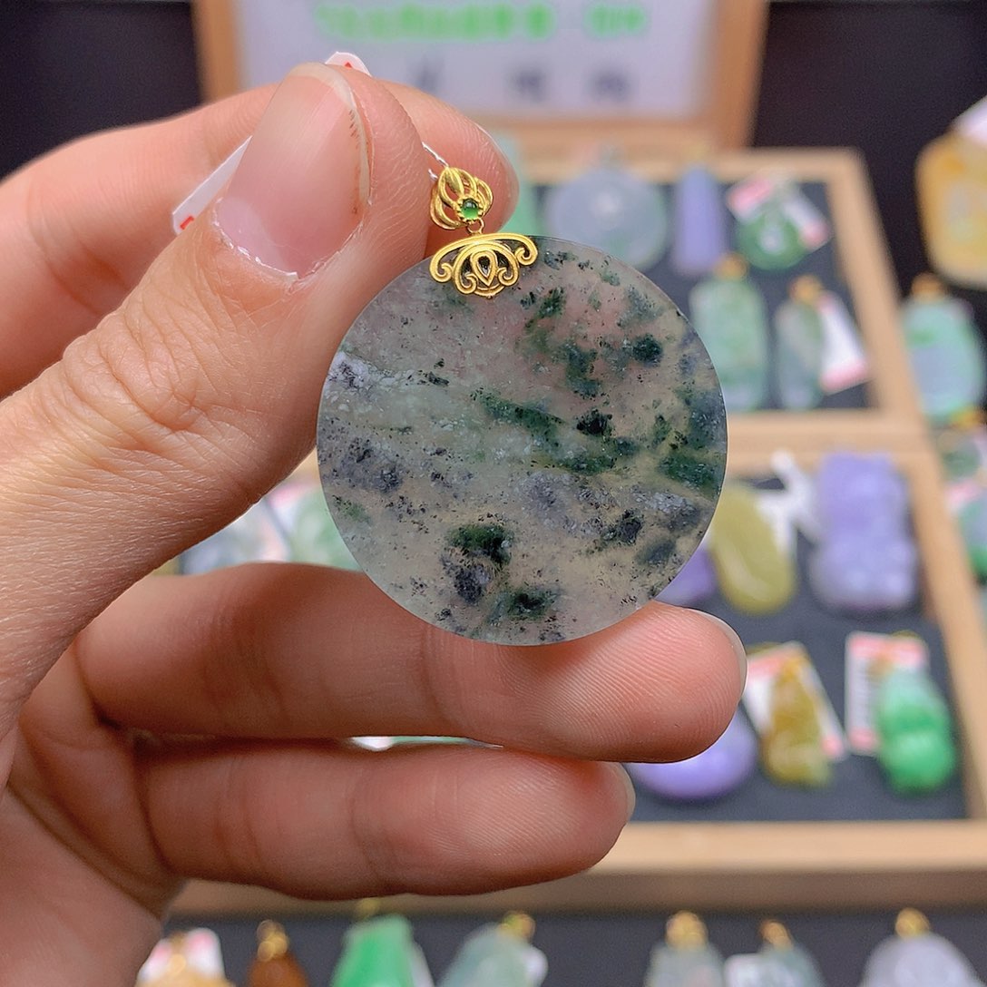 翡翠颈饰18K金镶嵌翡翠