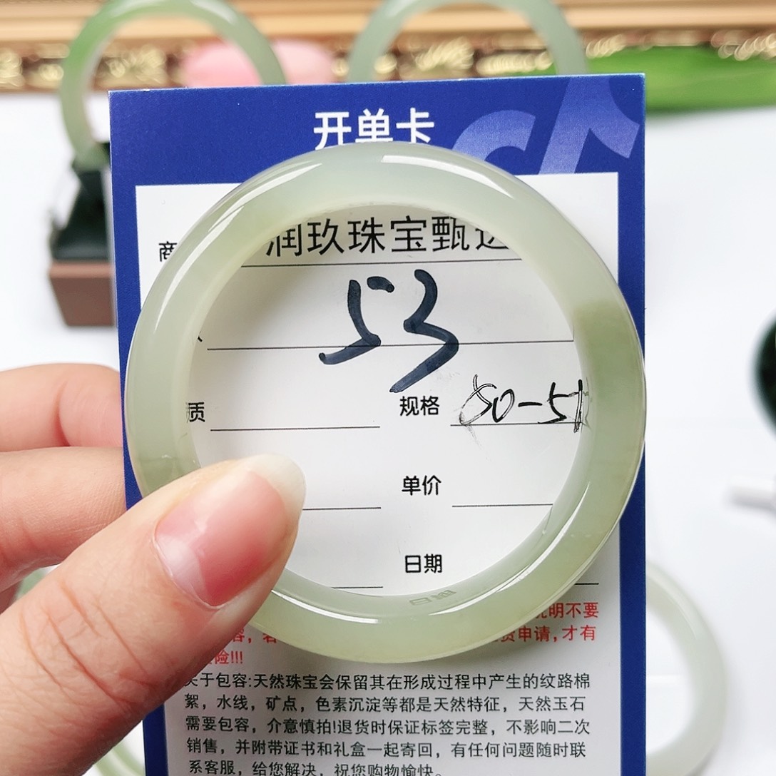 和田玉手镯未镶嵌