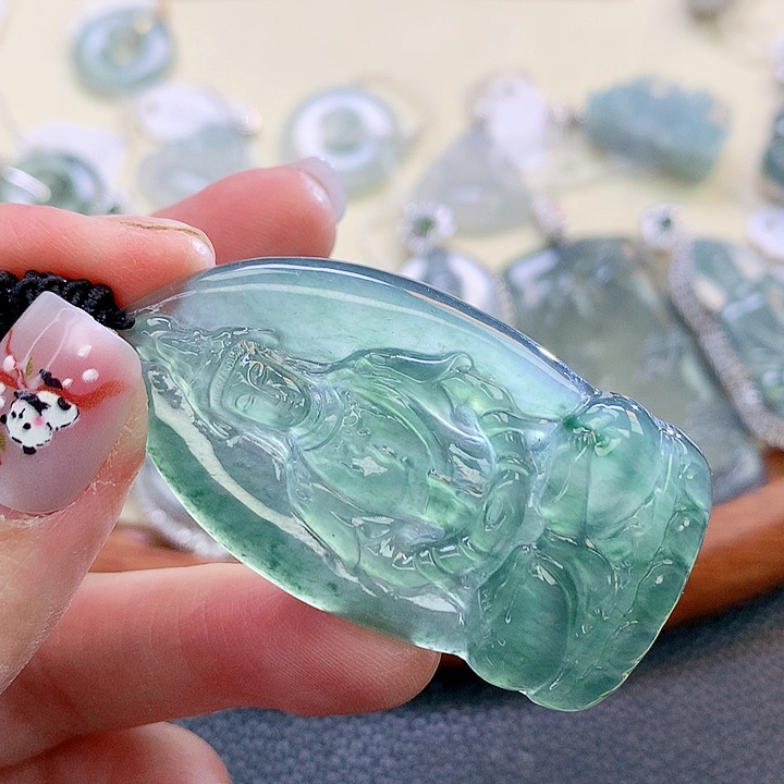 翡翠颈饰未镶嵌翡翠