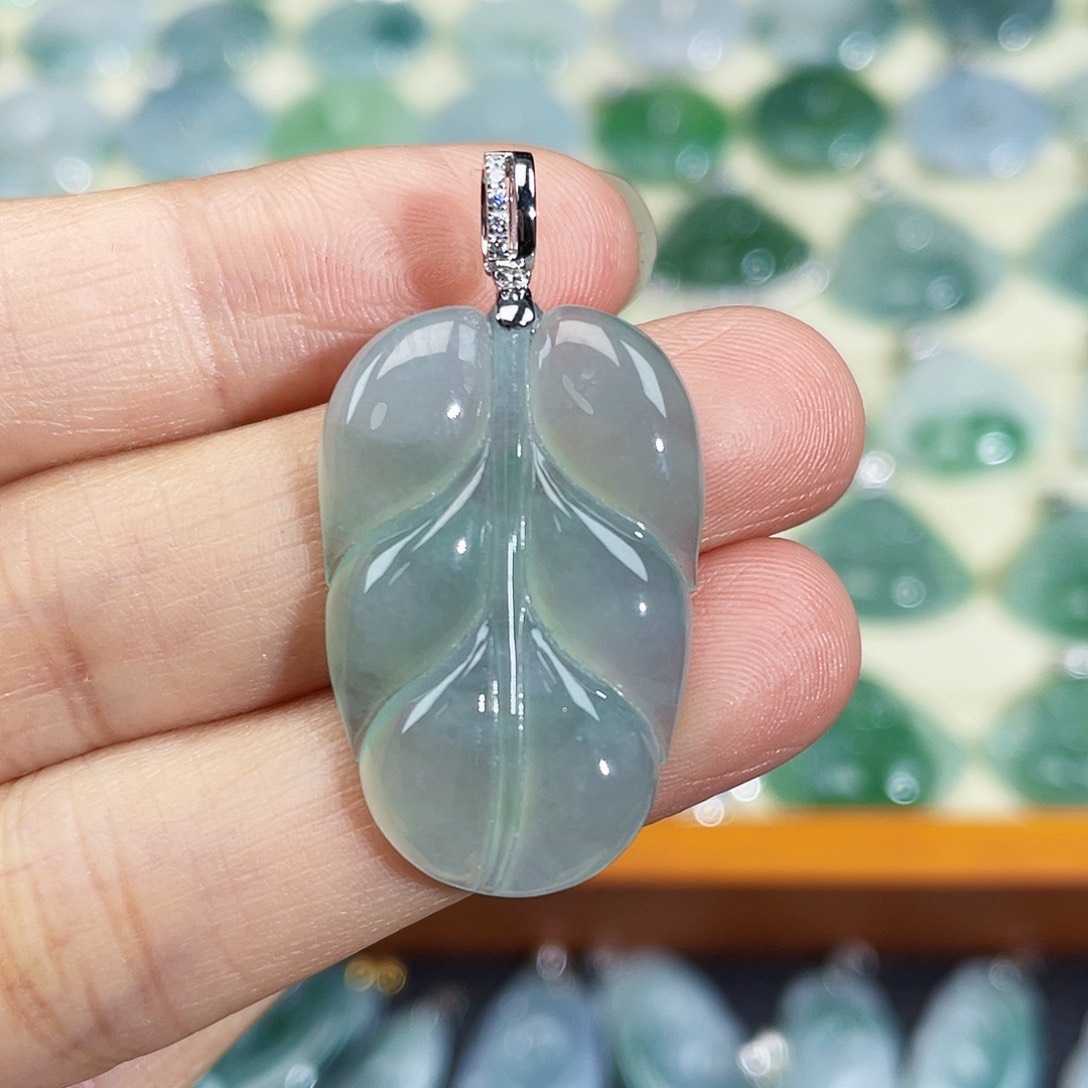 翡翠颈饰18K金镶嵌吊坠