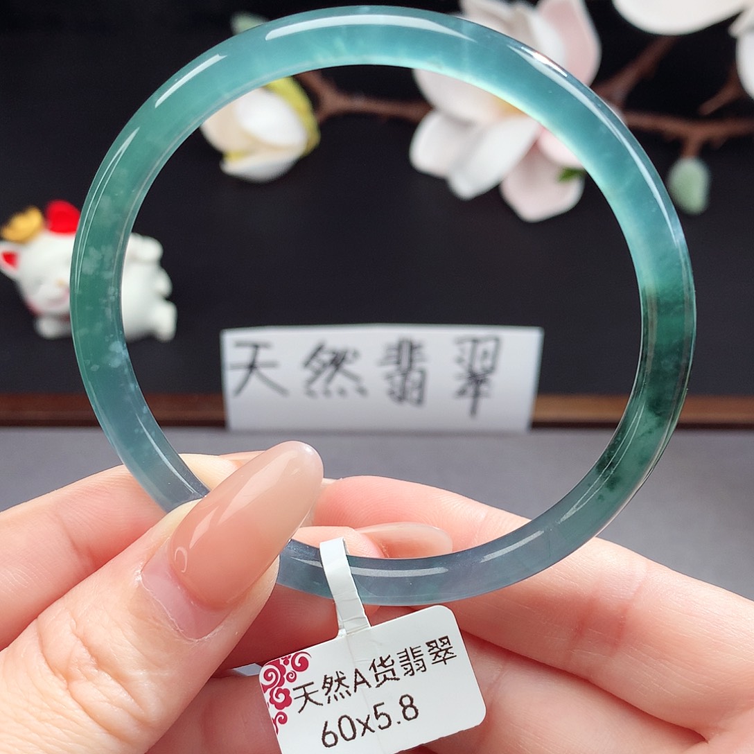 翡翠手镯（圆镯）未镶嵌