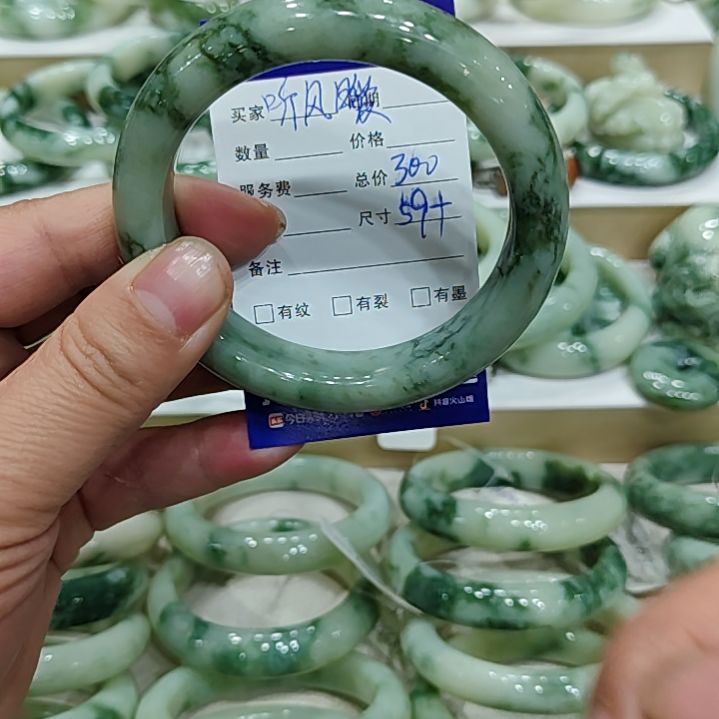 透闪石-蛇纹石玉手镯未镶嵌听*暖