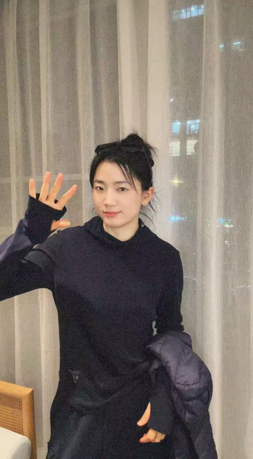 WOGU250656贴标连帽舒适柔软卫衣