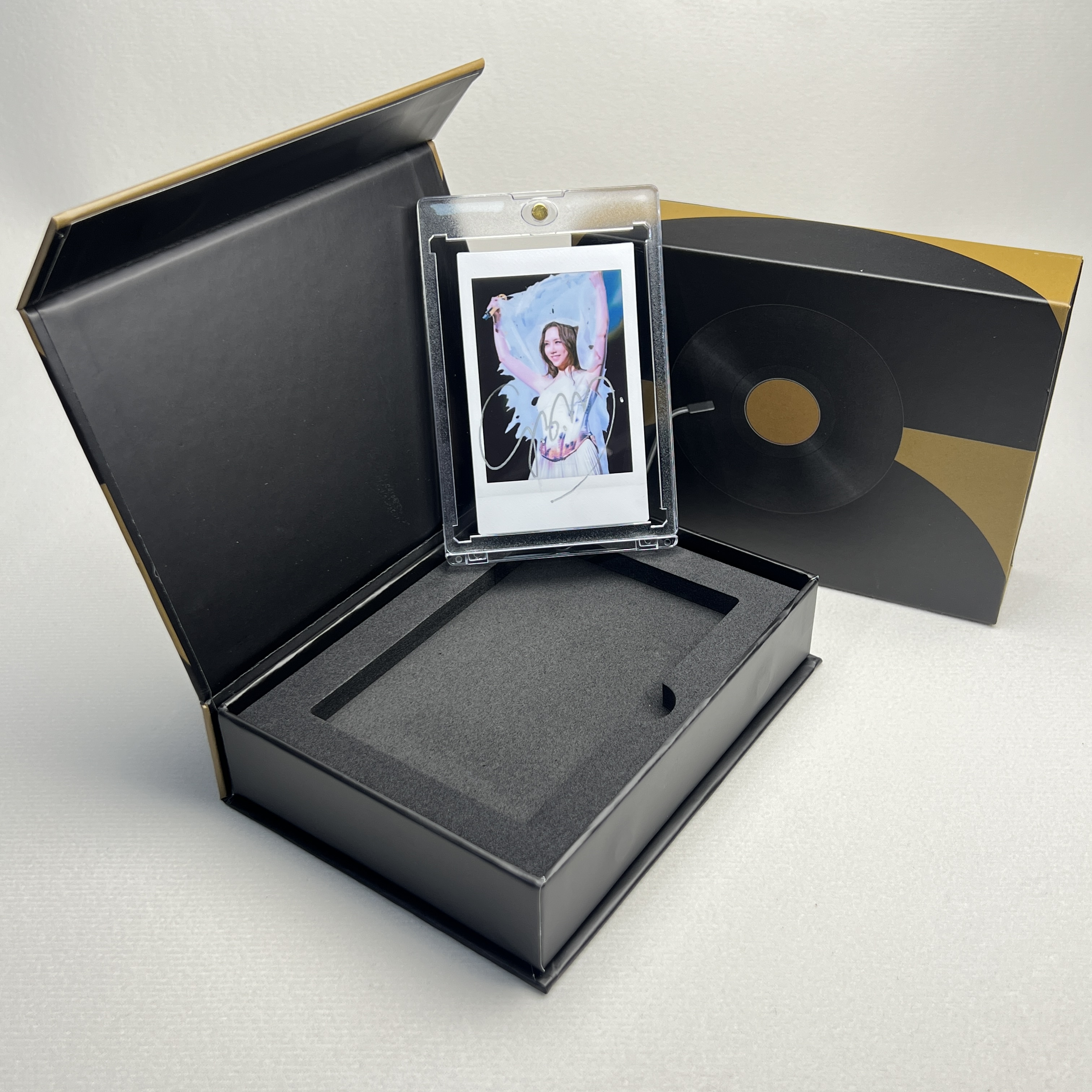 N2254邓紫棋 签名正品拍立得照片 白边