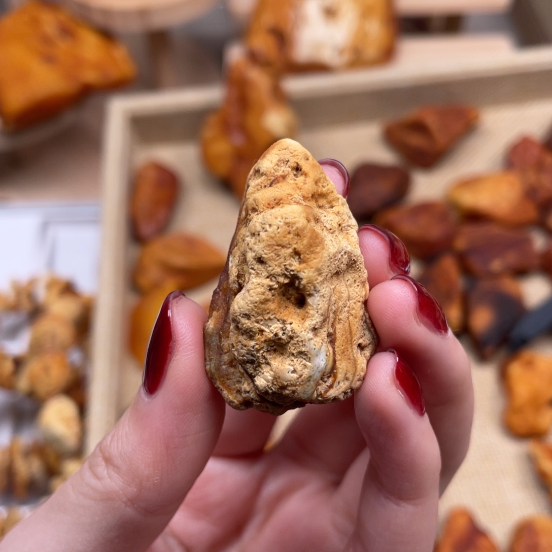 琥珀未镶嵌珠宝奇石