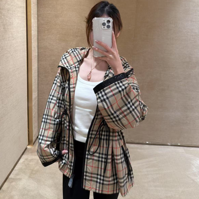 全新未使用 BURBERRY/博柏利 巴宝莉格纹带连帽夹克外套 女款