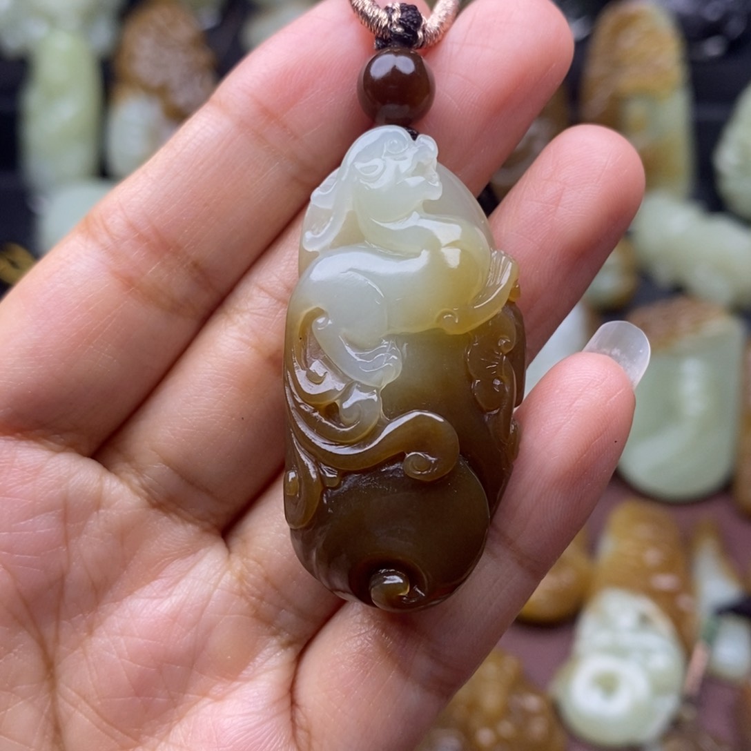 颈饰未镶嵌和田玉（糖玉）吉**意