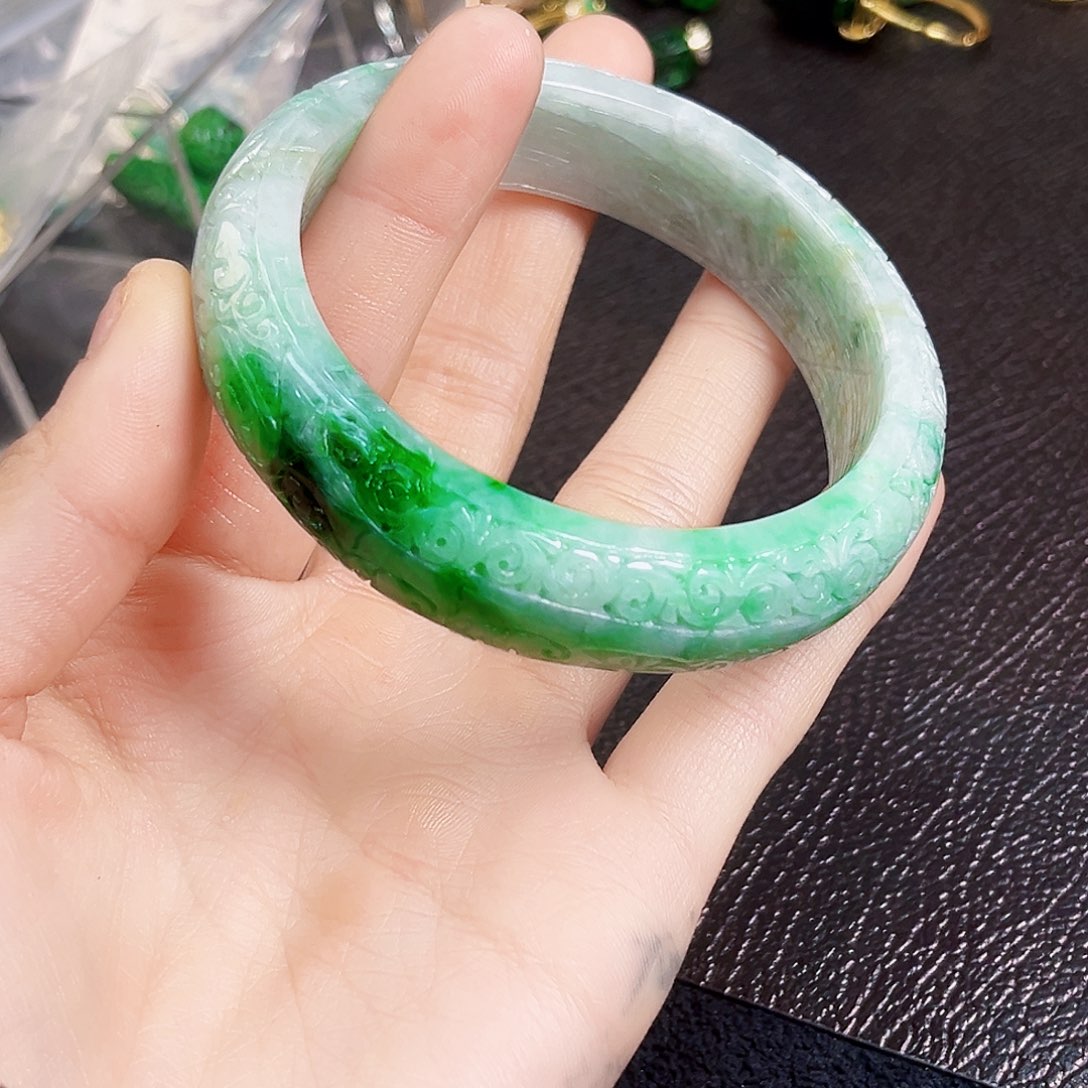 颈饰未镶嵌翡翠多样性