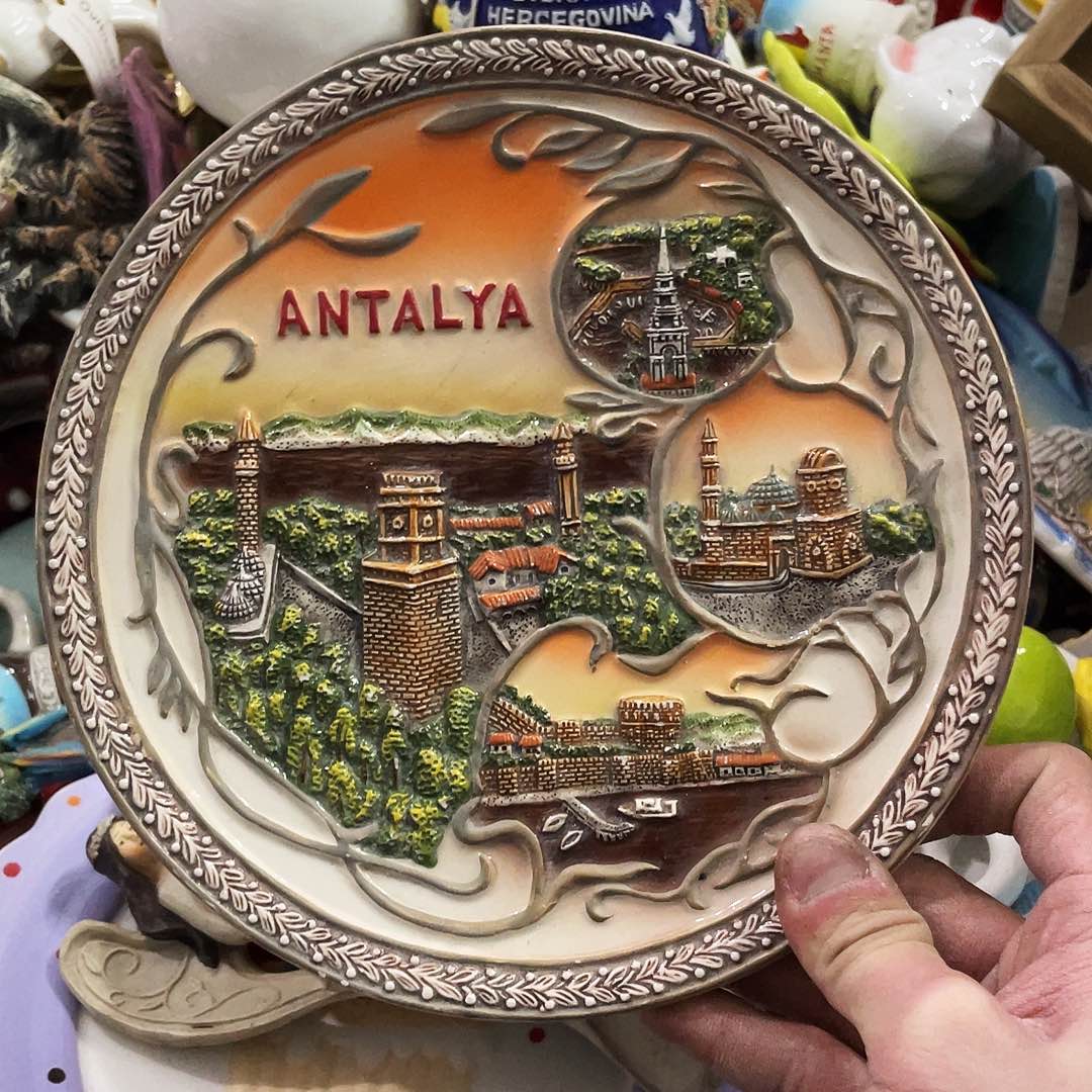 摆件   磕碰。封釉。       