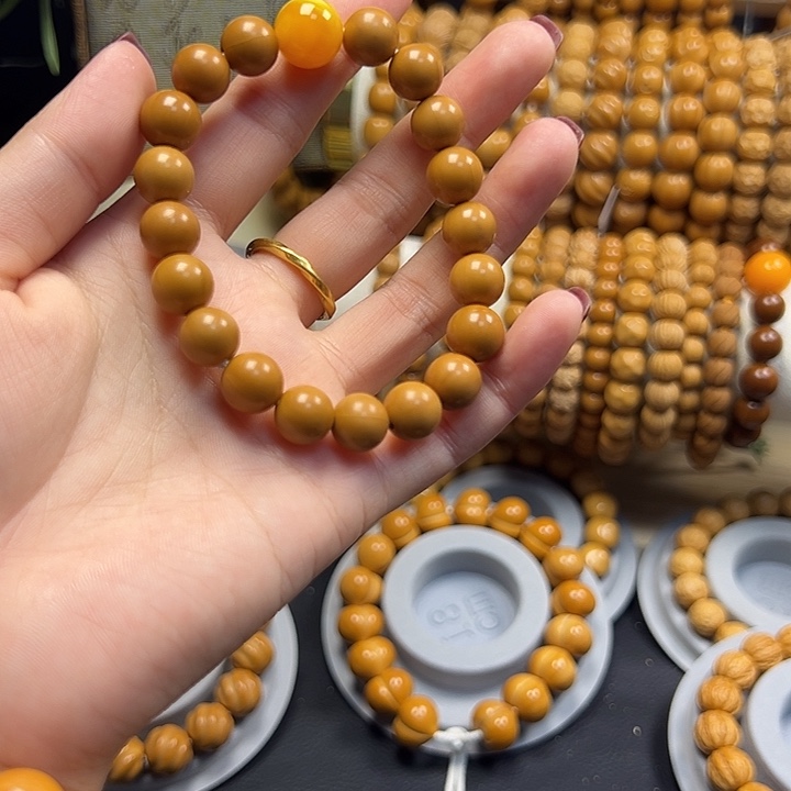 手串猴头核桃微瑕带配珠，不退换，介意勿拍
