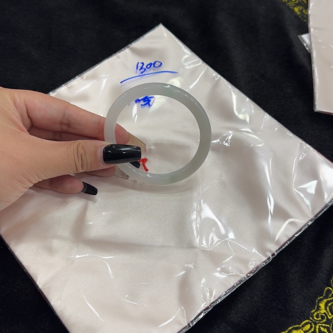 小***易翡翠未镶嵌手镯22222