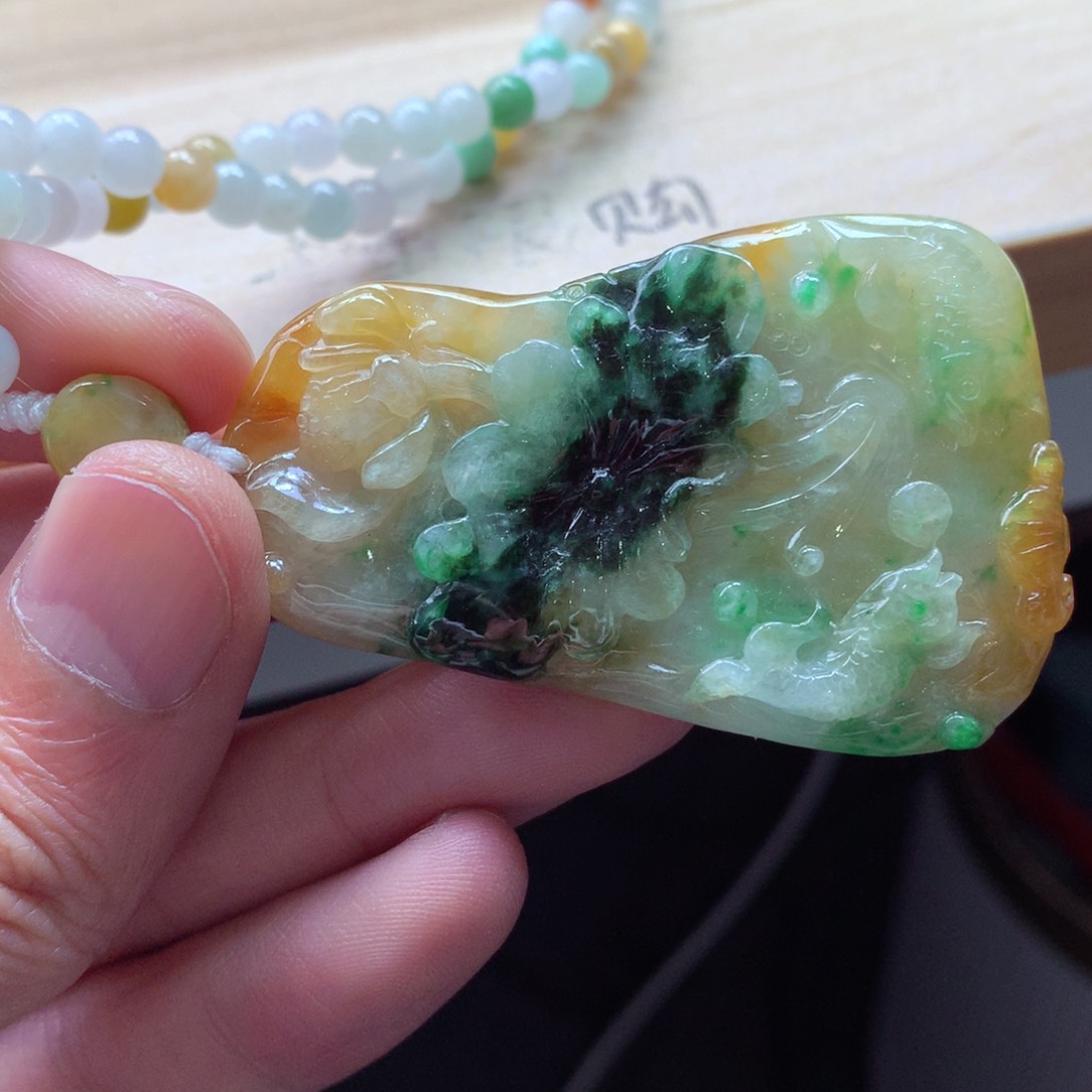 翡翠颈饰未镶嵌吊坠