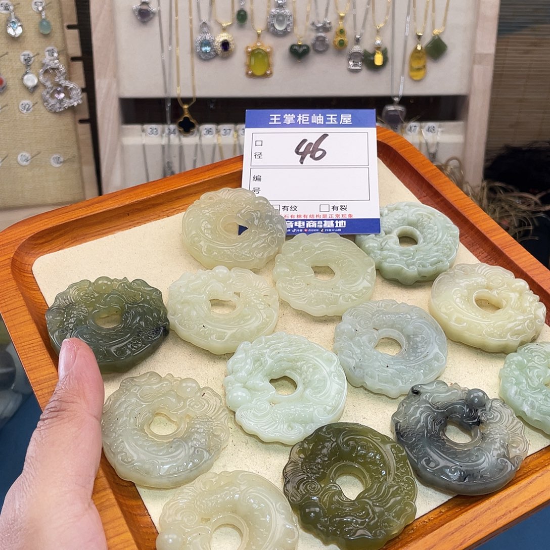 岫玉未镶嵌吊坠吊坠多样性，发一件