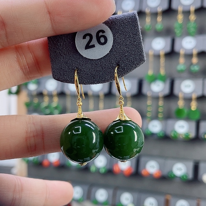 18K金镶嵌和田玉耳饰