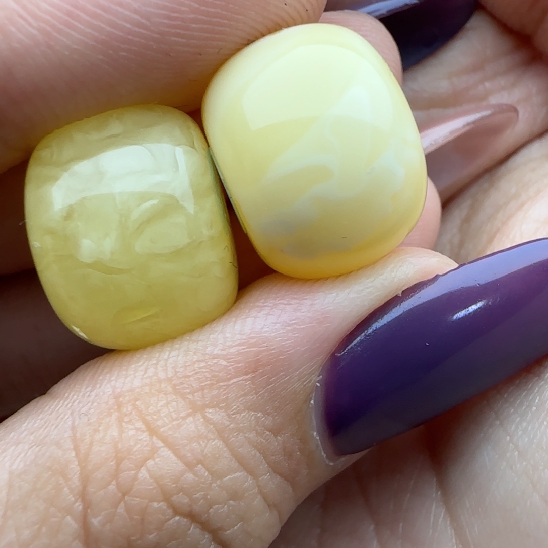 朱***福蜜蜡未镶嵌裸石飘花老型珠子