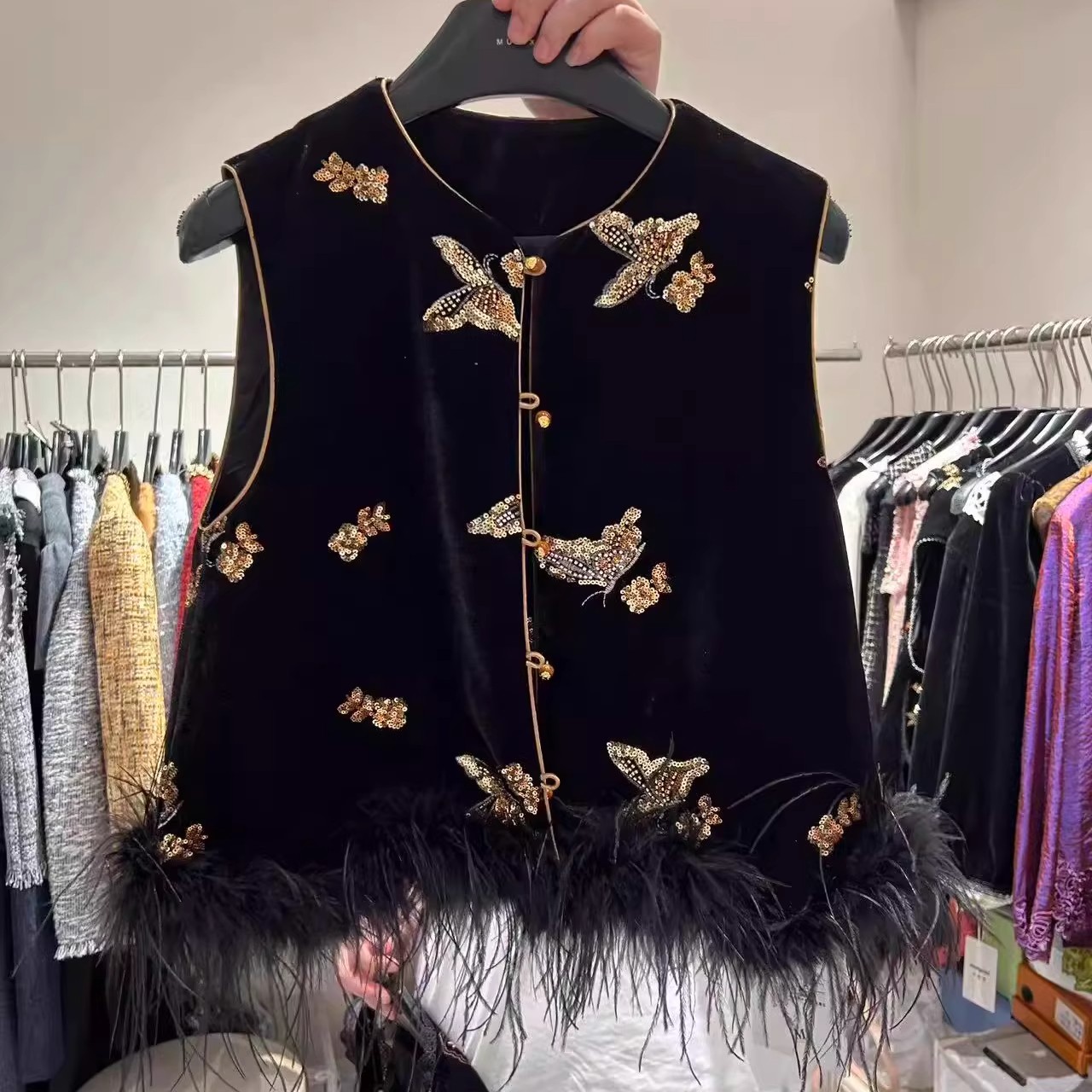 轻奢新中式国风刺绣马甲女2025秋冬新款钉珠亮片丝绒加棉马夹背心