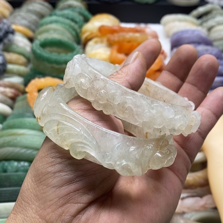 石英岩玉未镶嵌手镯