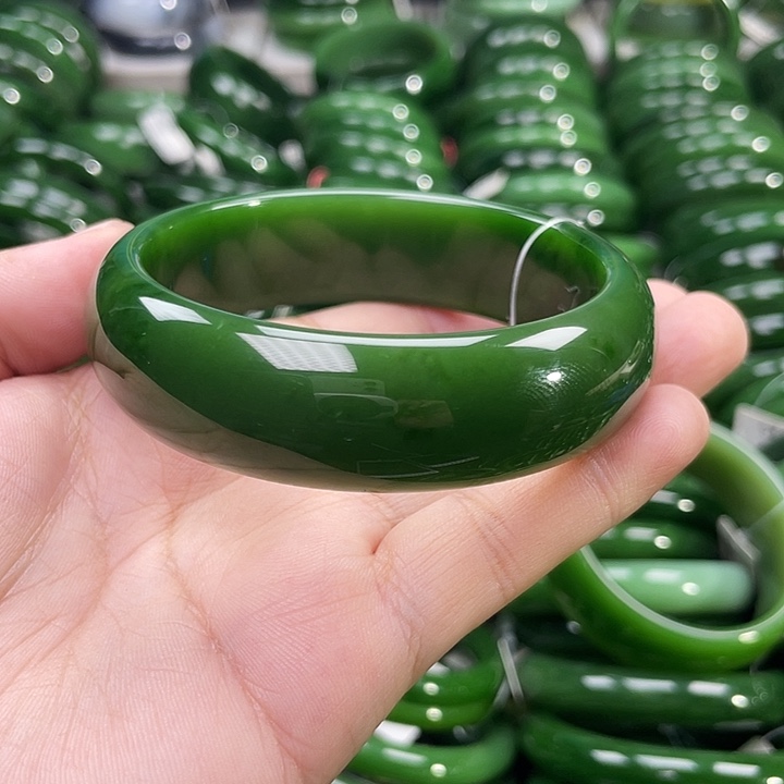 未镶嵌手镯和田玉（碧玉）一**花