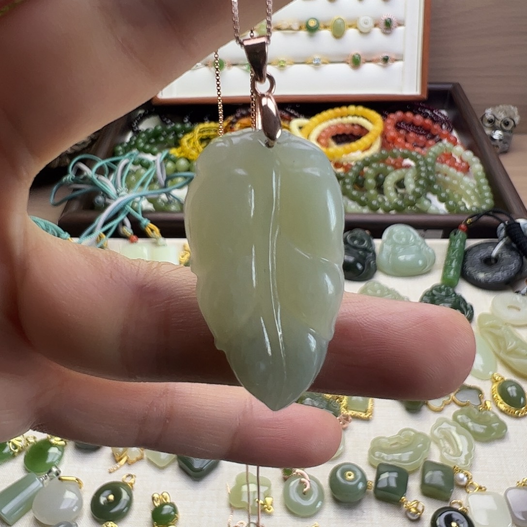 和田玉银S925镶嵌颈饰吊坠