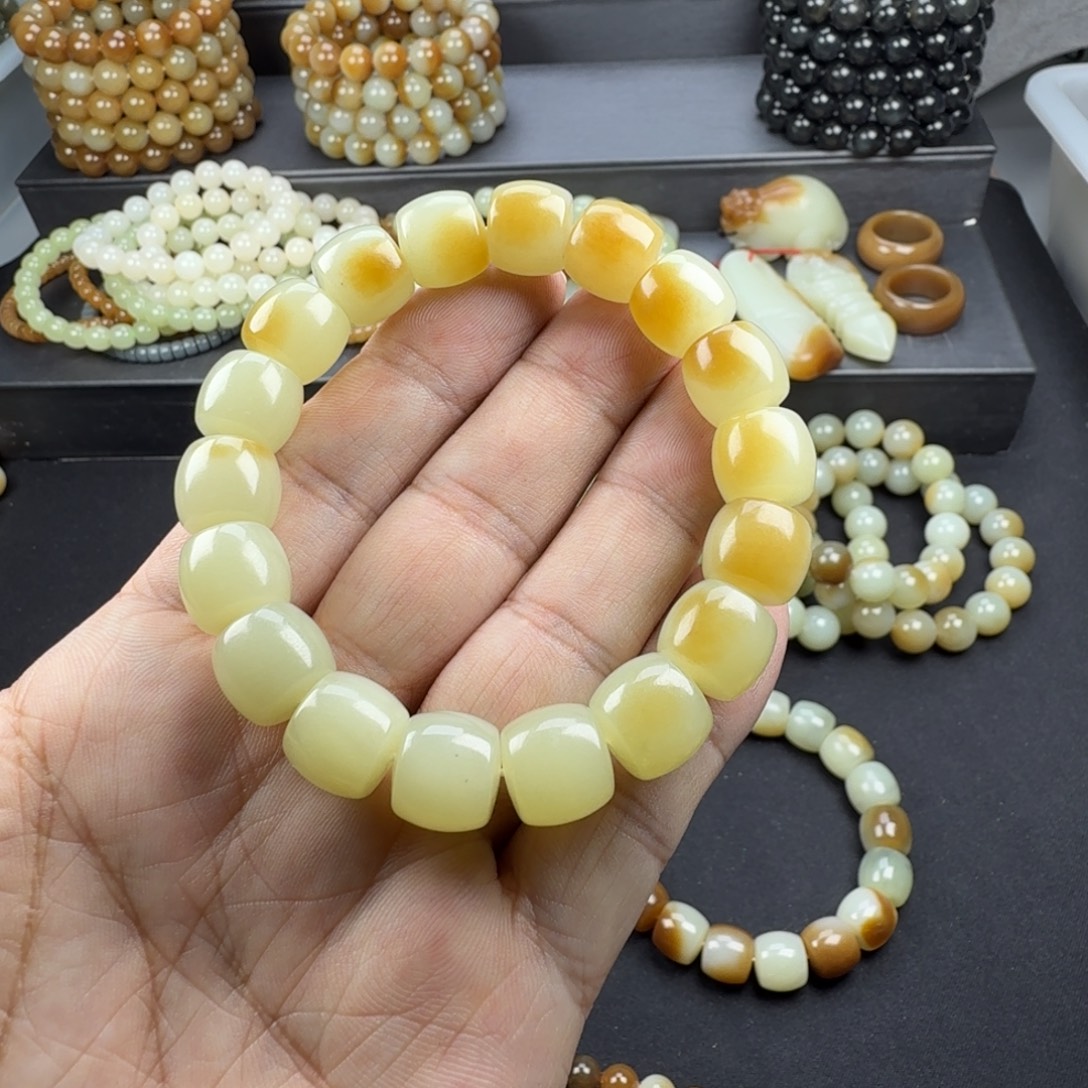 一***臭和田玉未镶嵌手链