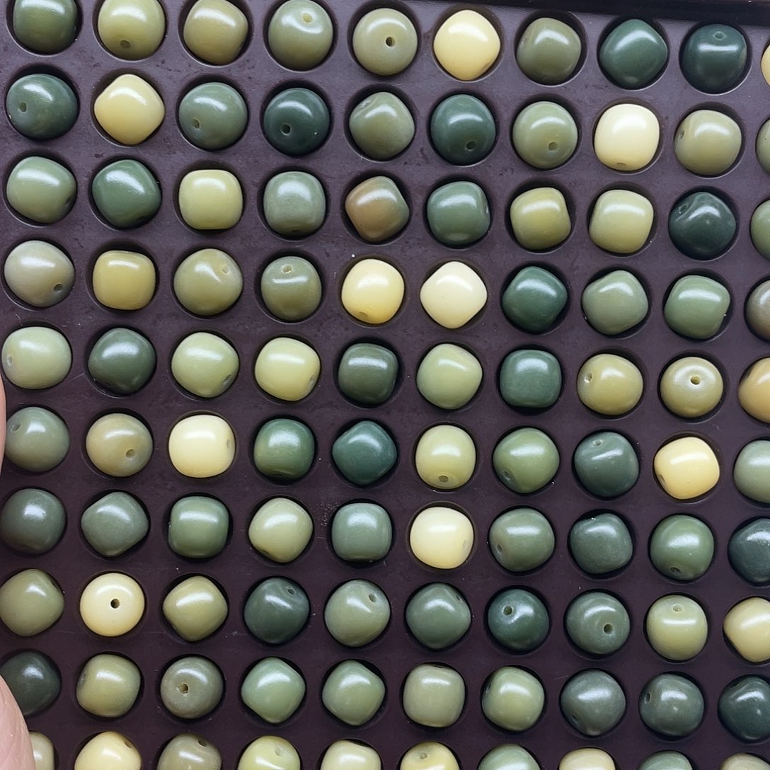 吊坠白玉菩提10、11青提渐变桶110颗