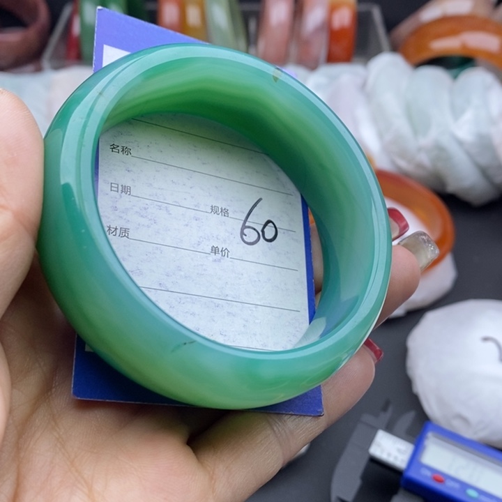 石英质玉手镯未镶嵌