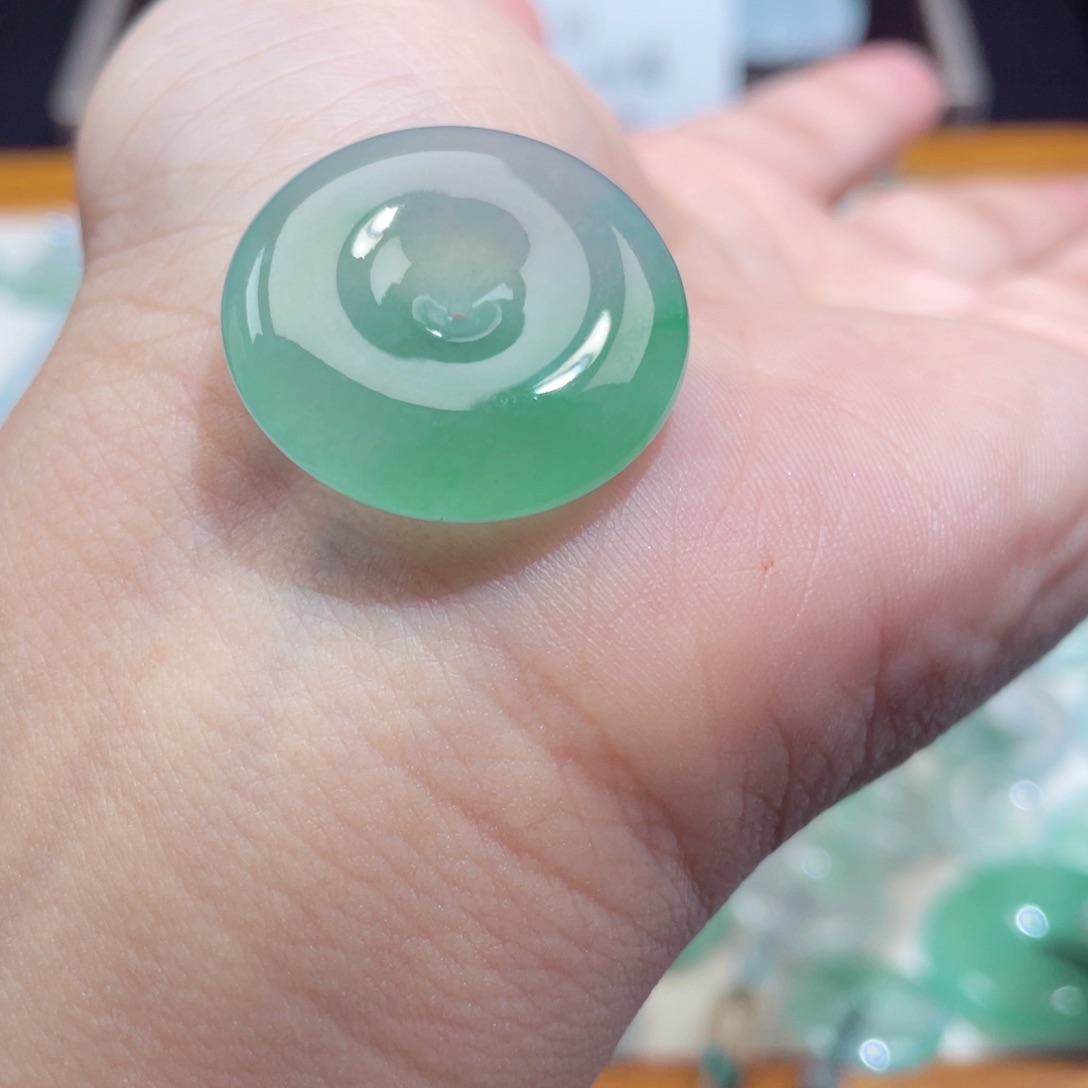 颈饰未镶嵌翡翠平安扣