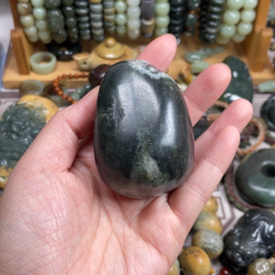 【闪购商品】未镶嵌岫岩河磨玉（透闪石质玉）把件