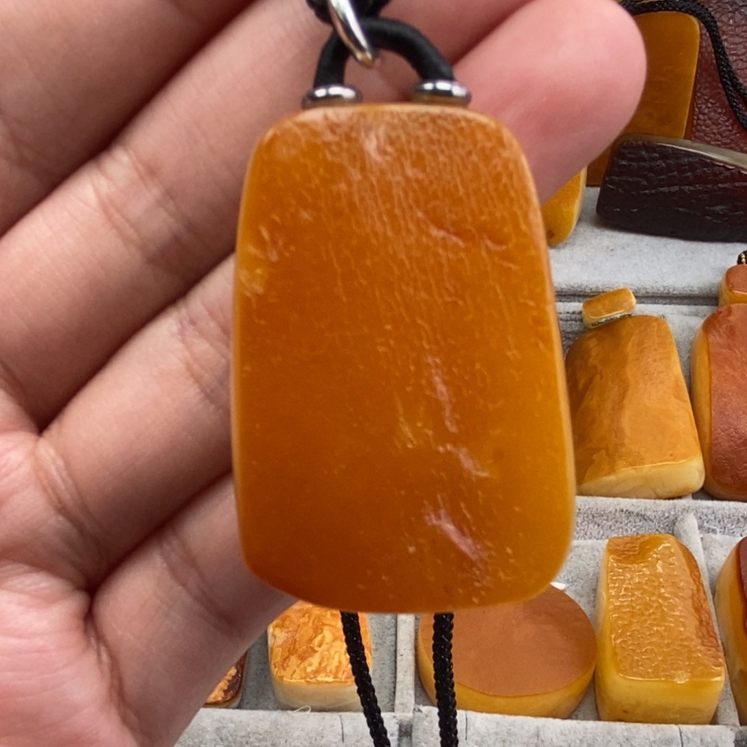 琥珀吊坠(赠链)未镶嵌