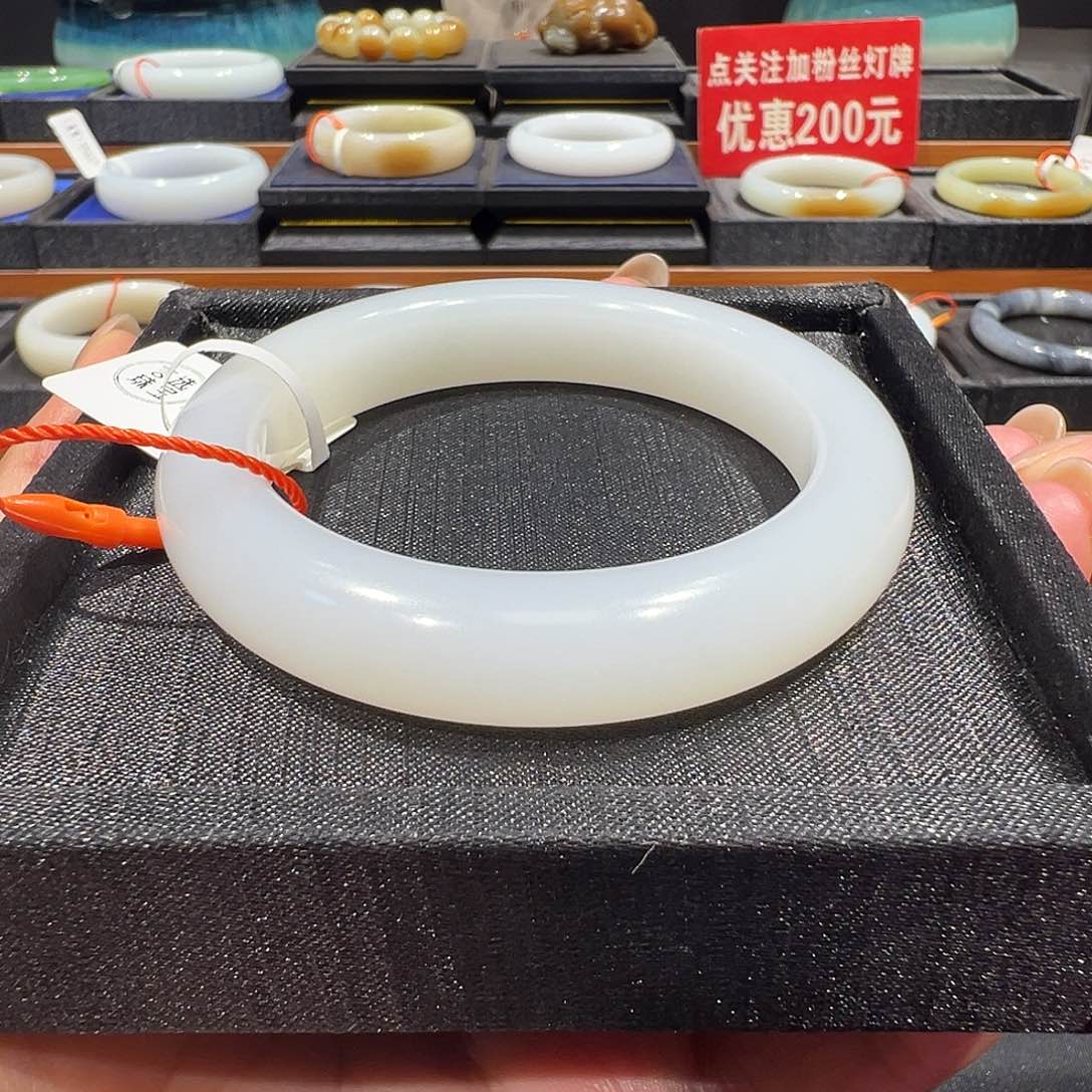 和田玉手镯未镶嵌伽*略