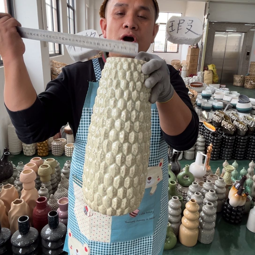 摆件79 号高中低温陶瓷瓶（部分微瑕）