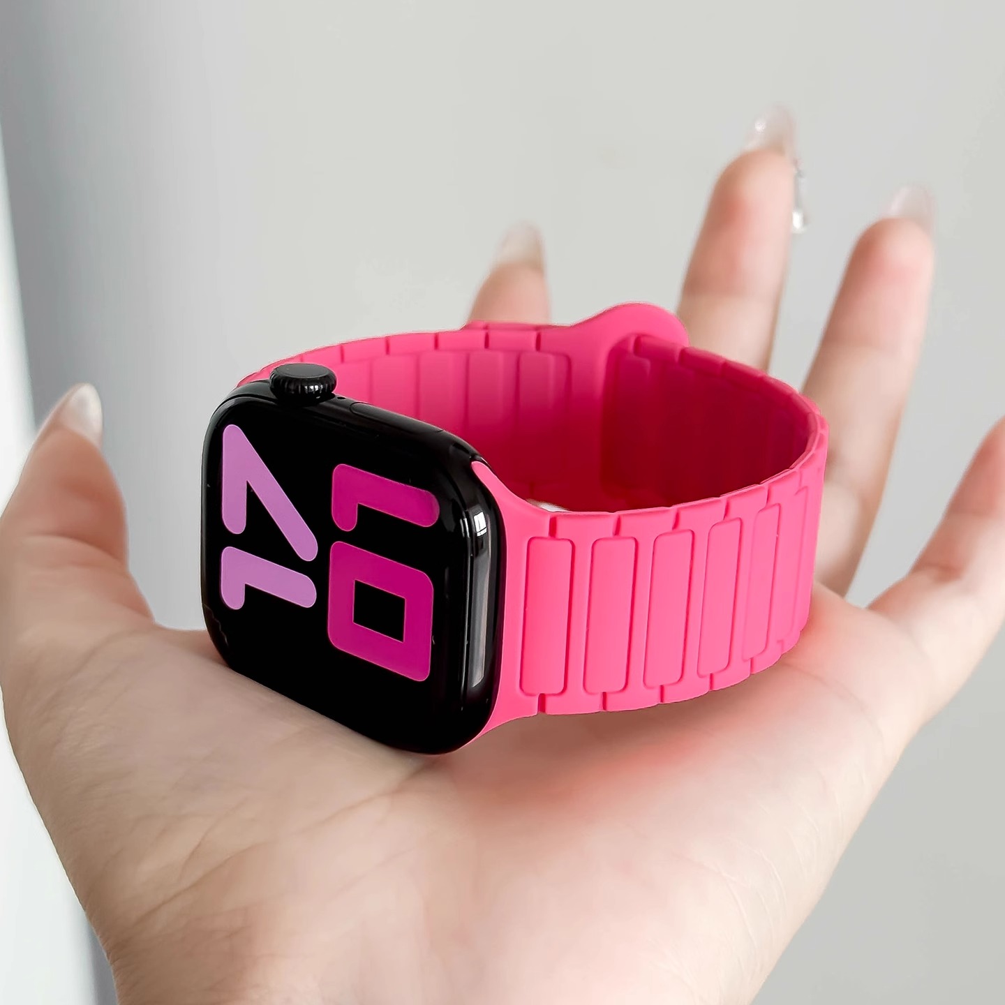 适用于苹果iwatchS10新款牡丹色s9手表表带四代三株硅胶磁吸表带