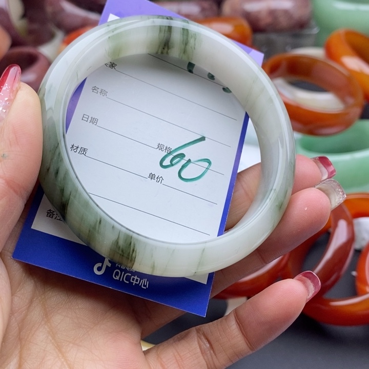 石英质玉手镯未镶嵌