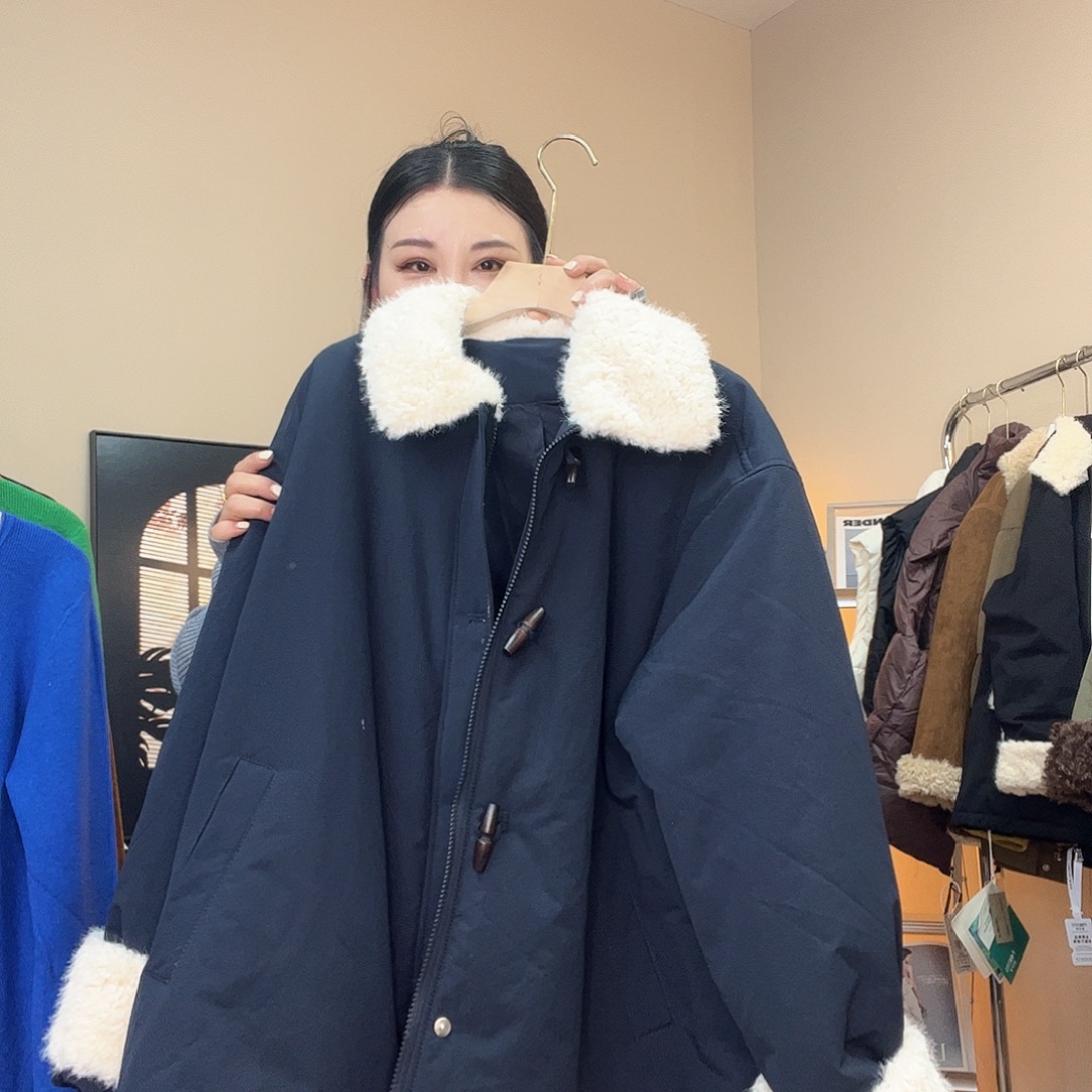 蓝色毛领棉服大版大